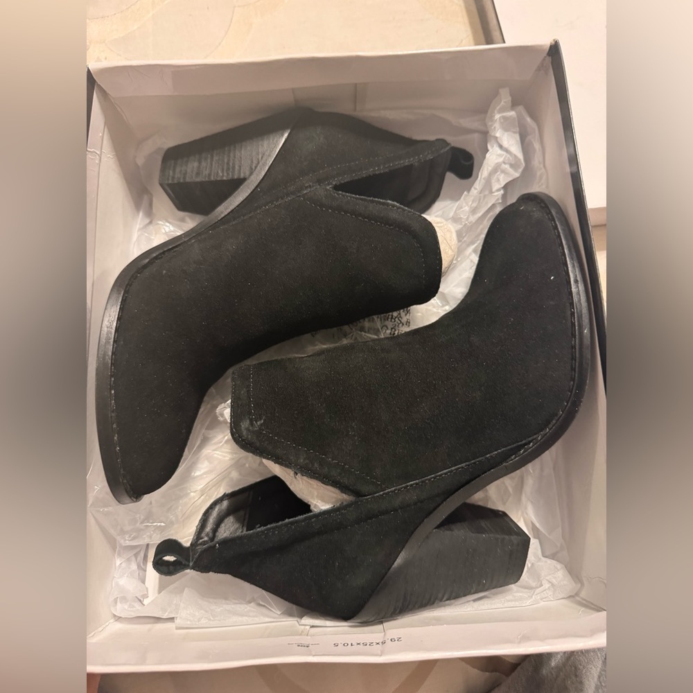 Suede boots